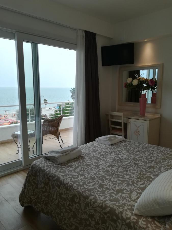 Hotel Flora Alba Adriatica Esterno foto