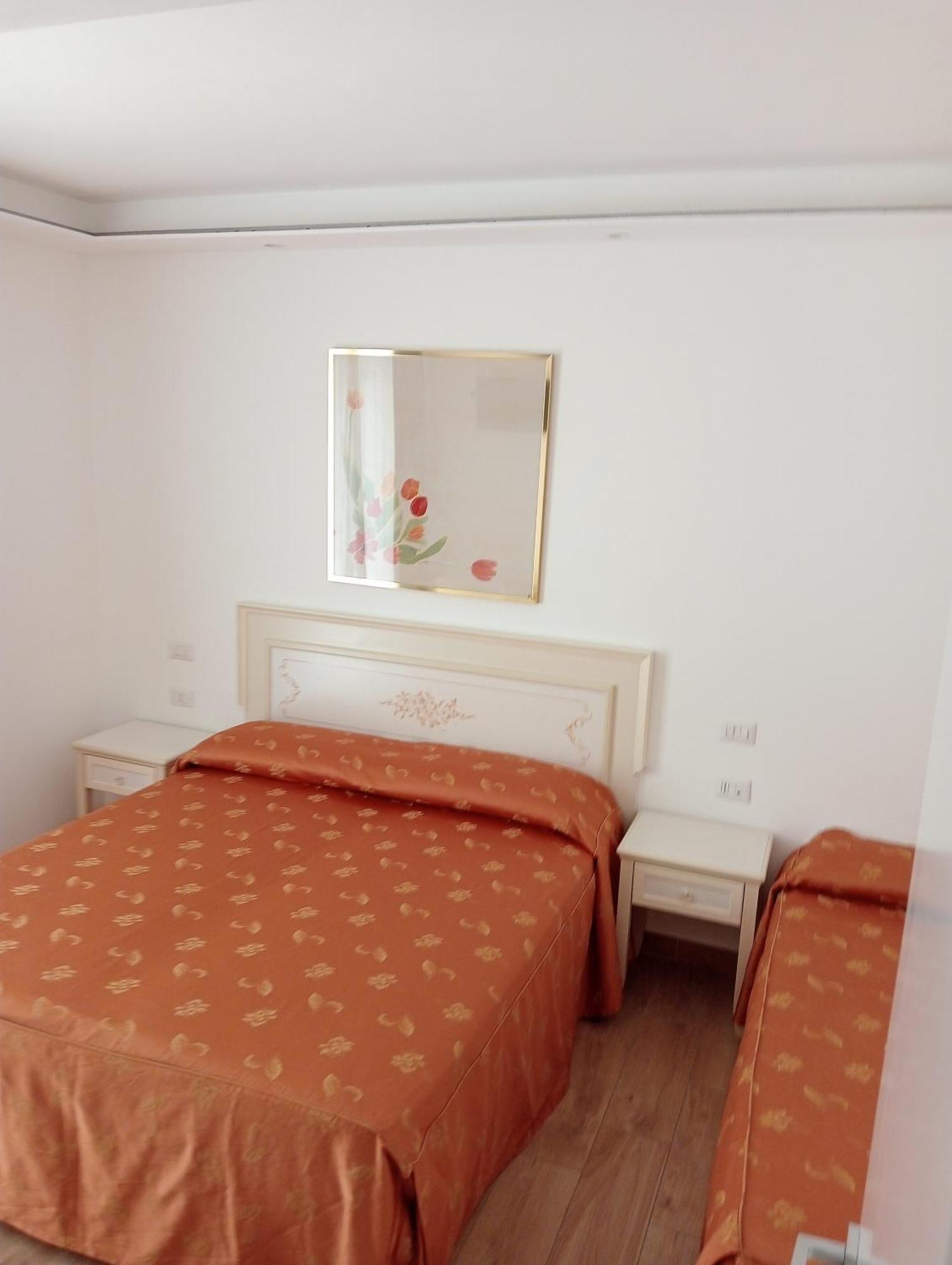 Hotel Flora Alba Adriatica Esterno foto